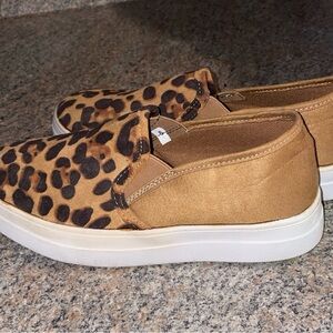 Leopard Platform flats size 6